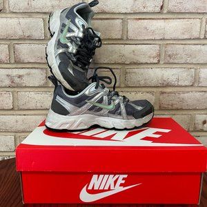 Nike Womens Sneaker Size 6 EUC Silver & Aqua